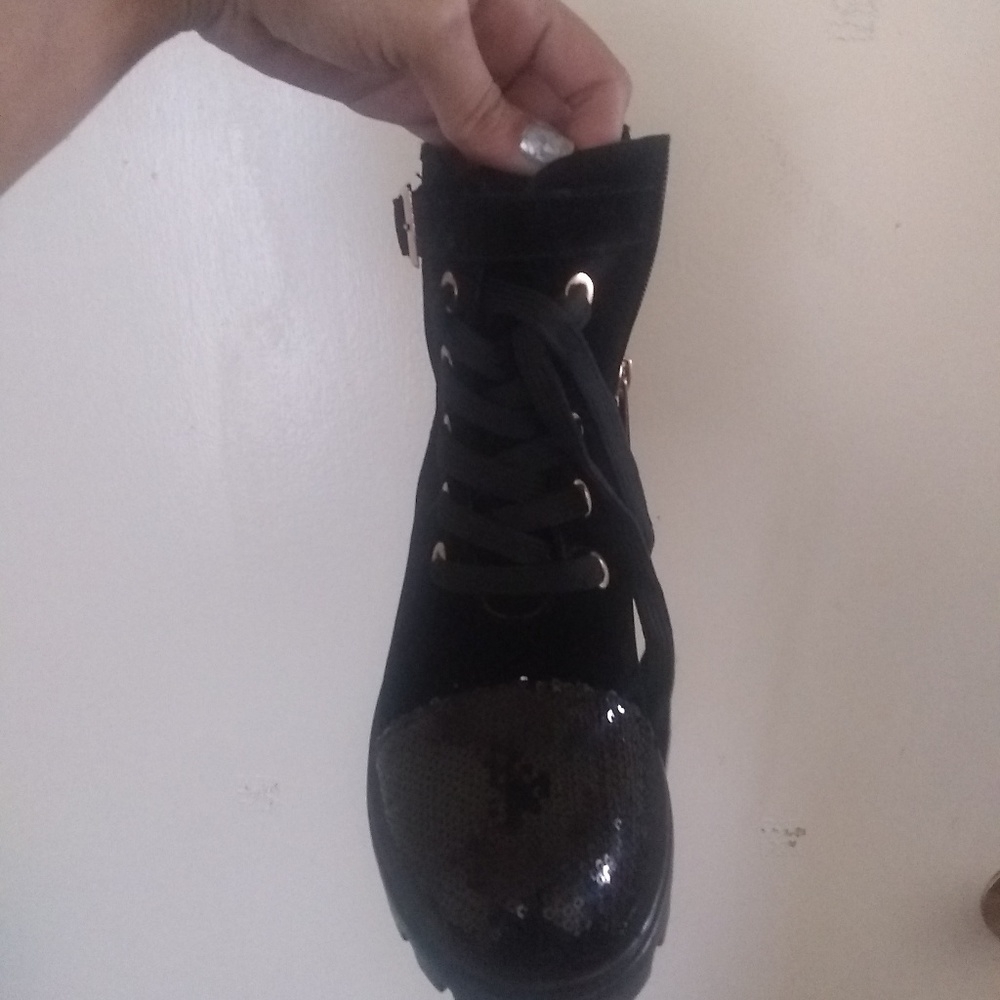 Boots - Picture 3 of 3